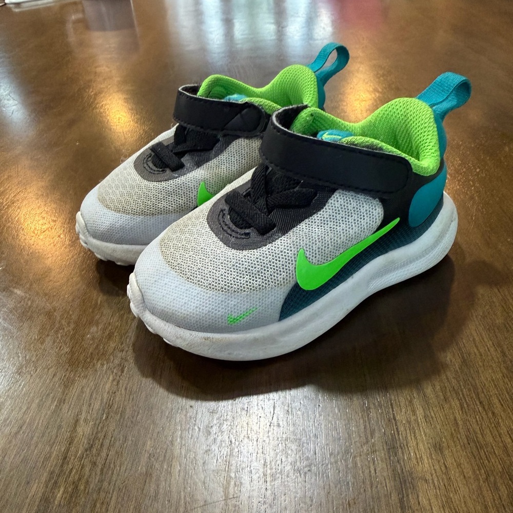 Nike Kids Sneakers - White and Neon Green